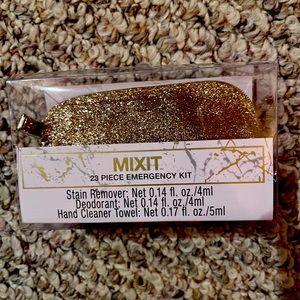 🌼3for 15$🌼NWT Mixit 23 piece small zippered  emergency kit
